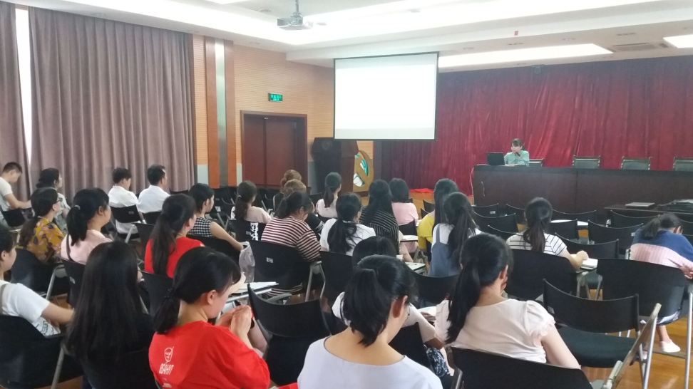 何梦婕授课.jpg