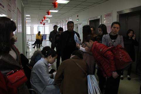 护理人员现场给予健康宣教.png