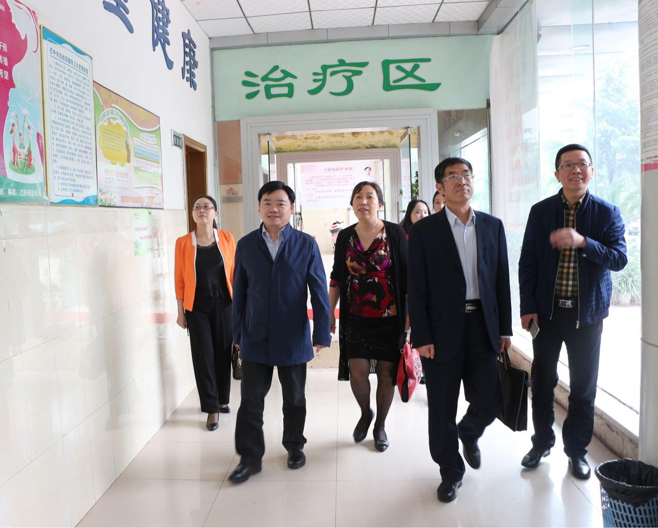 参观巴中市妇幼保健院.jpg